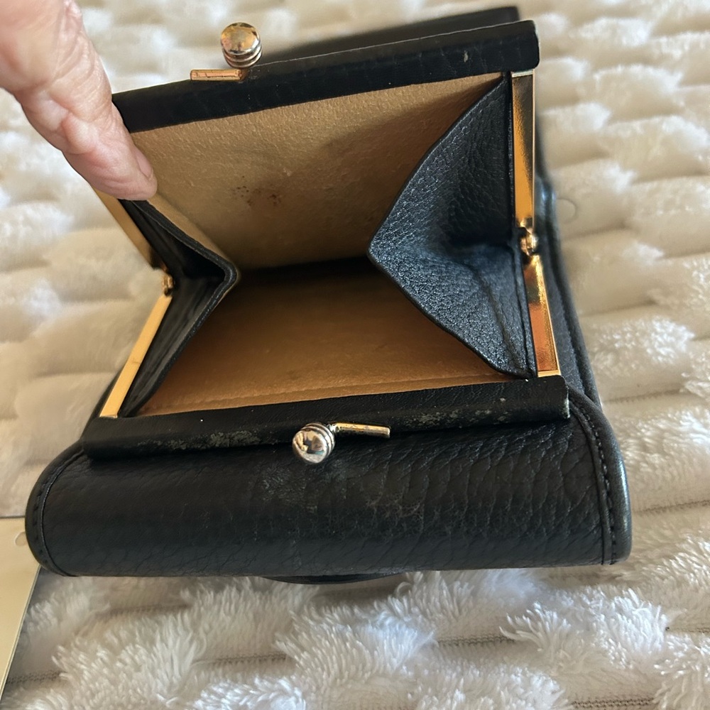 Vintage women's Dooney & Bourke Black Leather wallet - Picture 3 of 5